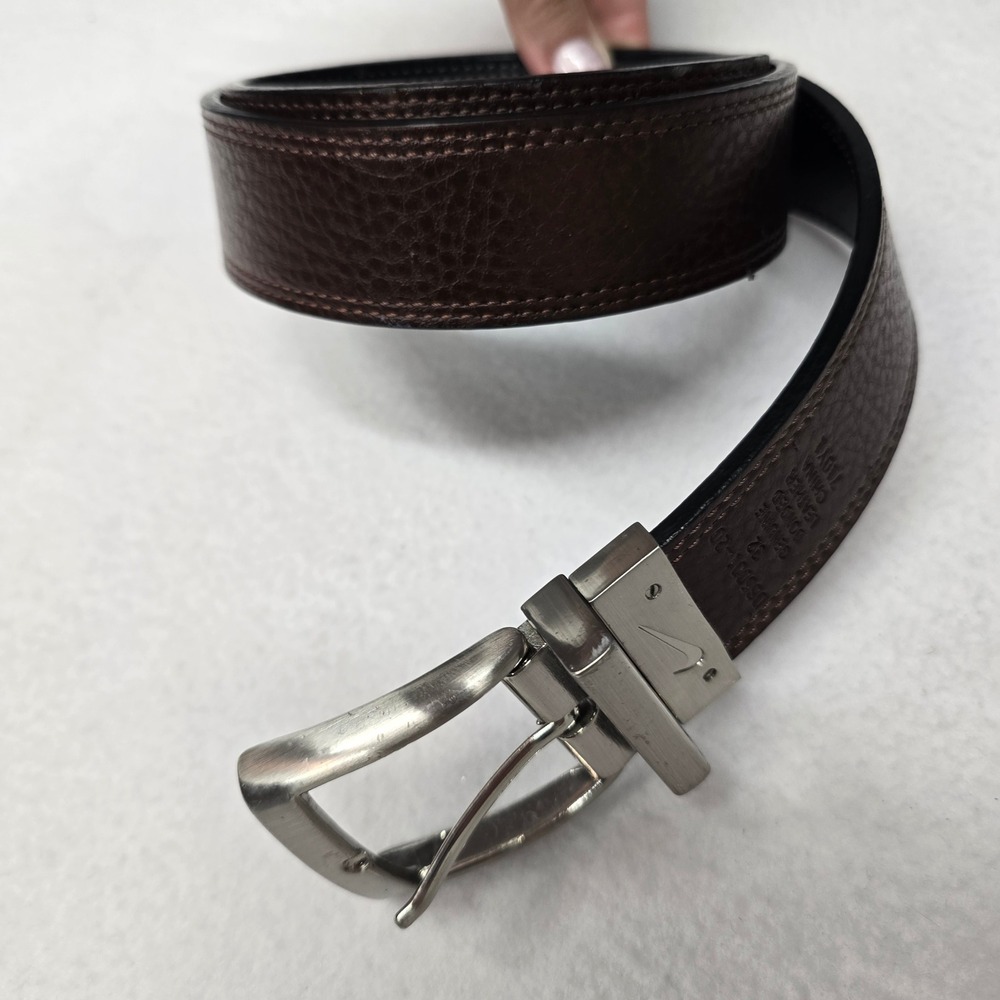 Nike Mens Brown Pebbled Leather Golf Belt Silver Swoosh Buckle Size 32